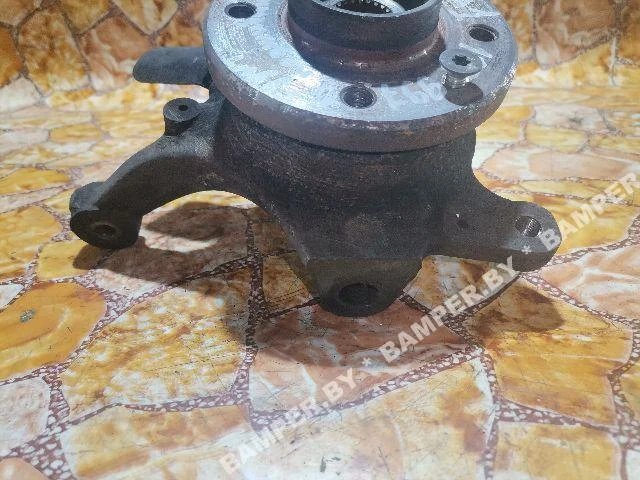 Кулак поворотный правый к Renault Laguna, 1999 г.