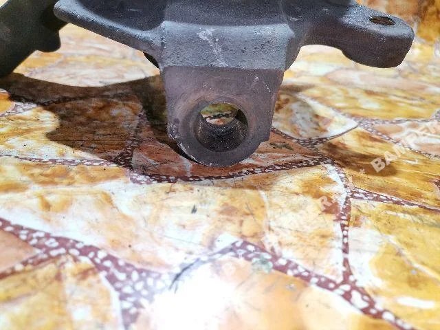 Кулак поворотный правый к Renault Laguna 2, 2004 г.