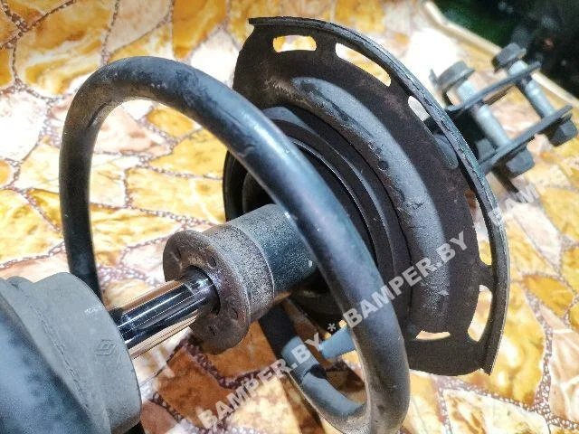 Стойка передняя правая к Renault Laguna 2, 2004 г.