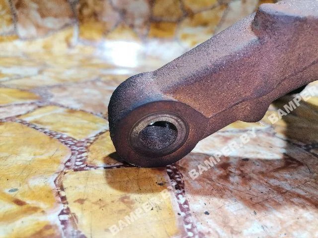 Кулак поворотный правый к Renault Trafic, 2004 г.