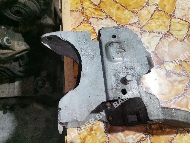 Балка под радиатор к Renault Laguna, 2004 г.