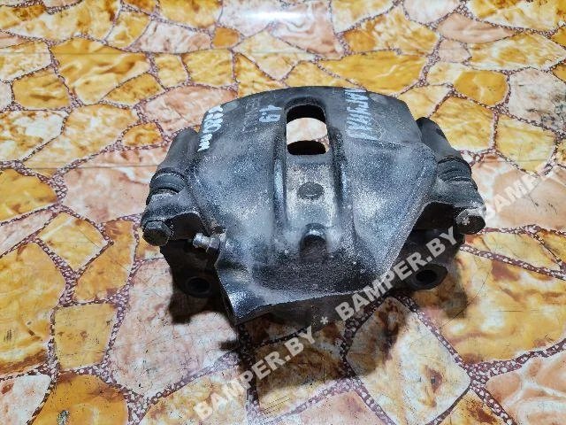 Суппорт передний левый к Renault Laguna 1, 2000 г.
