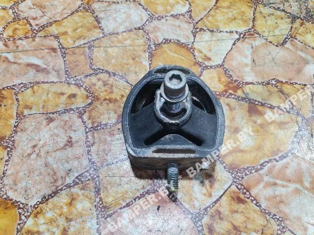 Подушка крепления КПП к Volkswagen Passat, 1999 г.