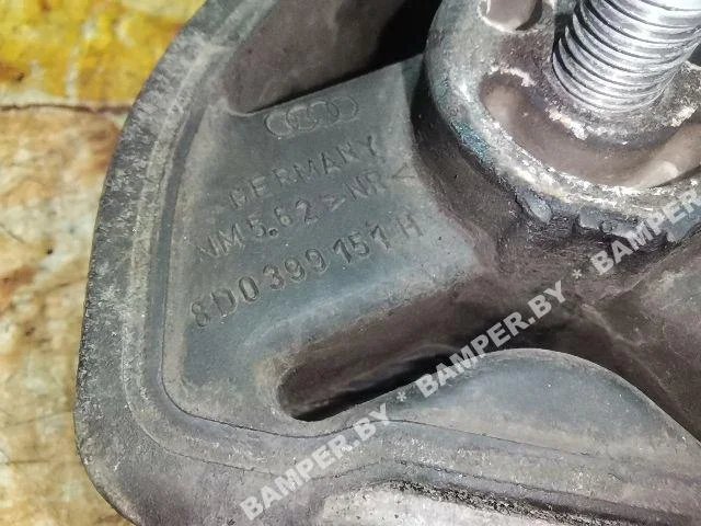 Подушка крепления КПП к Audi A4, 1999 г.