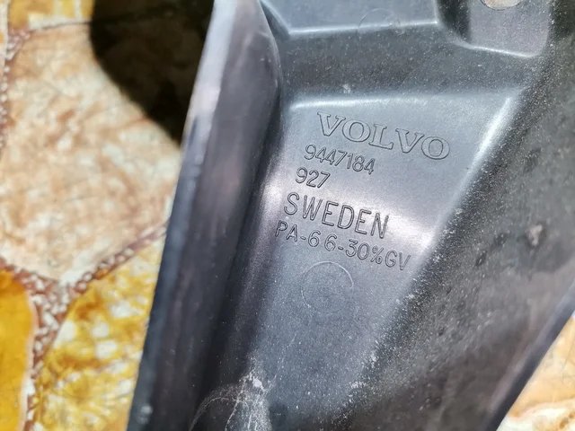 Пластик моторного отсека к Volvo S70, 2000 г.
