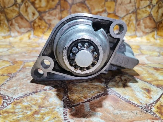 Стартер к Volkswagen Caddy, 2010 г.
