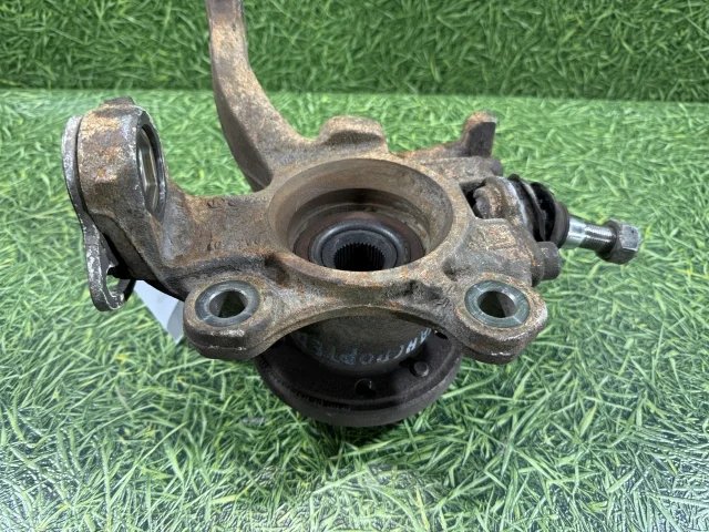 Кулак поворотный левый к Volkswagen Transporter, 1996 г.