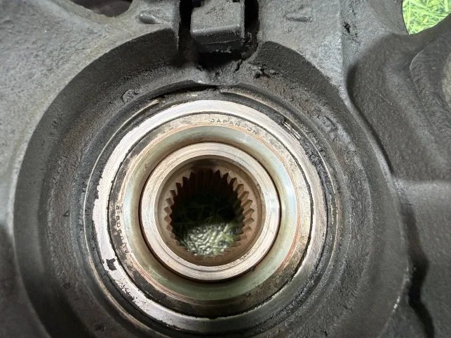 Кулак поворотный правый к Nissan X-Trail, 2006 г.