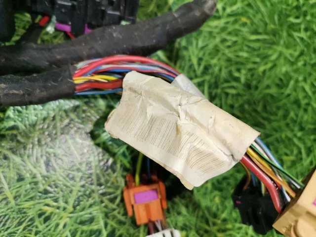 Проводка двигателя к Volkswagen Passat, 2000 г.