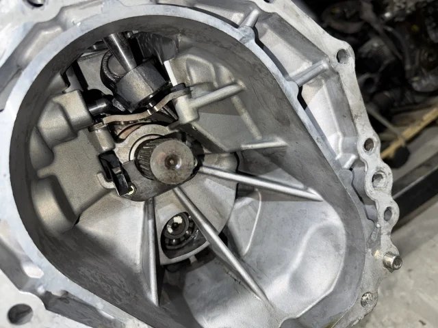 КПП механическая (МКПП) к Nissan Terrano, 2003 г.