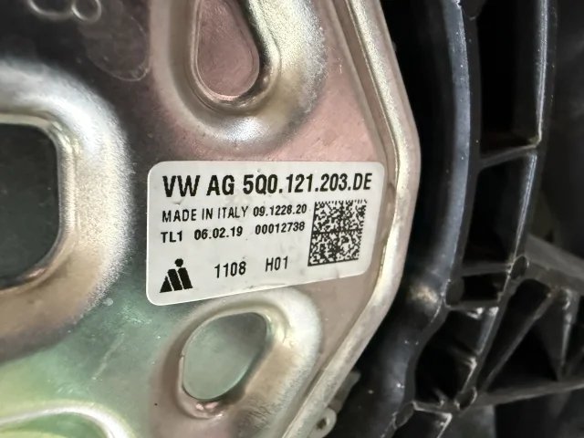 Передняя панель крепления облицовки (телевизор) к Audi Q3, 2020 г.