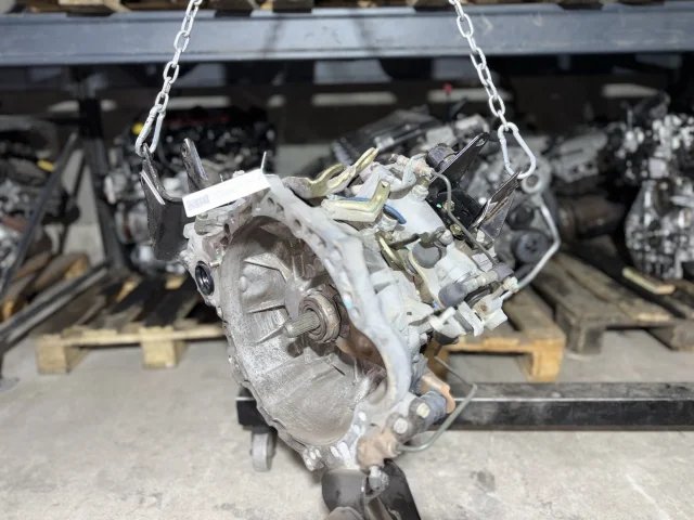 КПП механическая (МКПП) к Toyota Avensis, 2003 г.