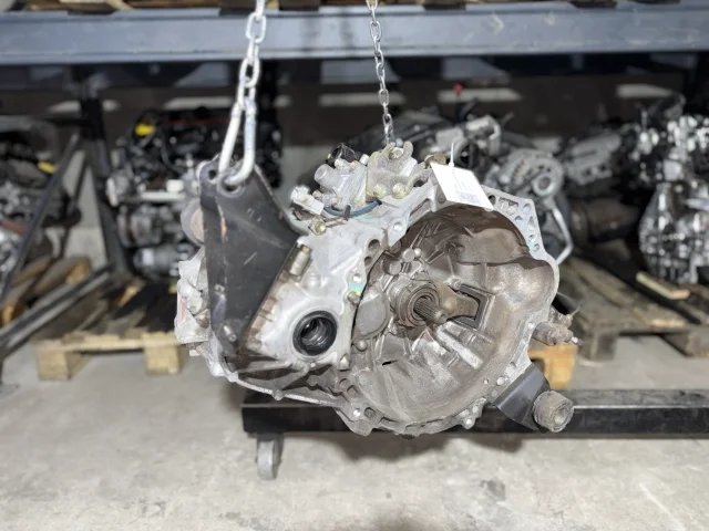 КПП механическая (МКПП) к Toyota Avensis, 2003 г.
