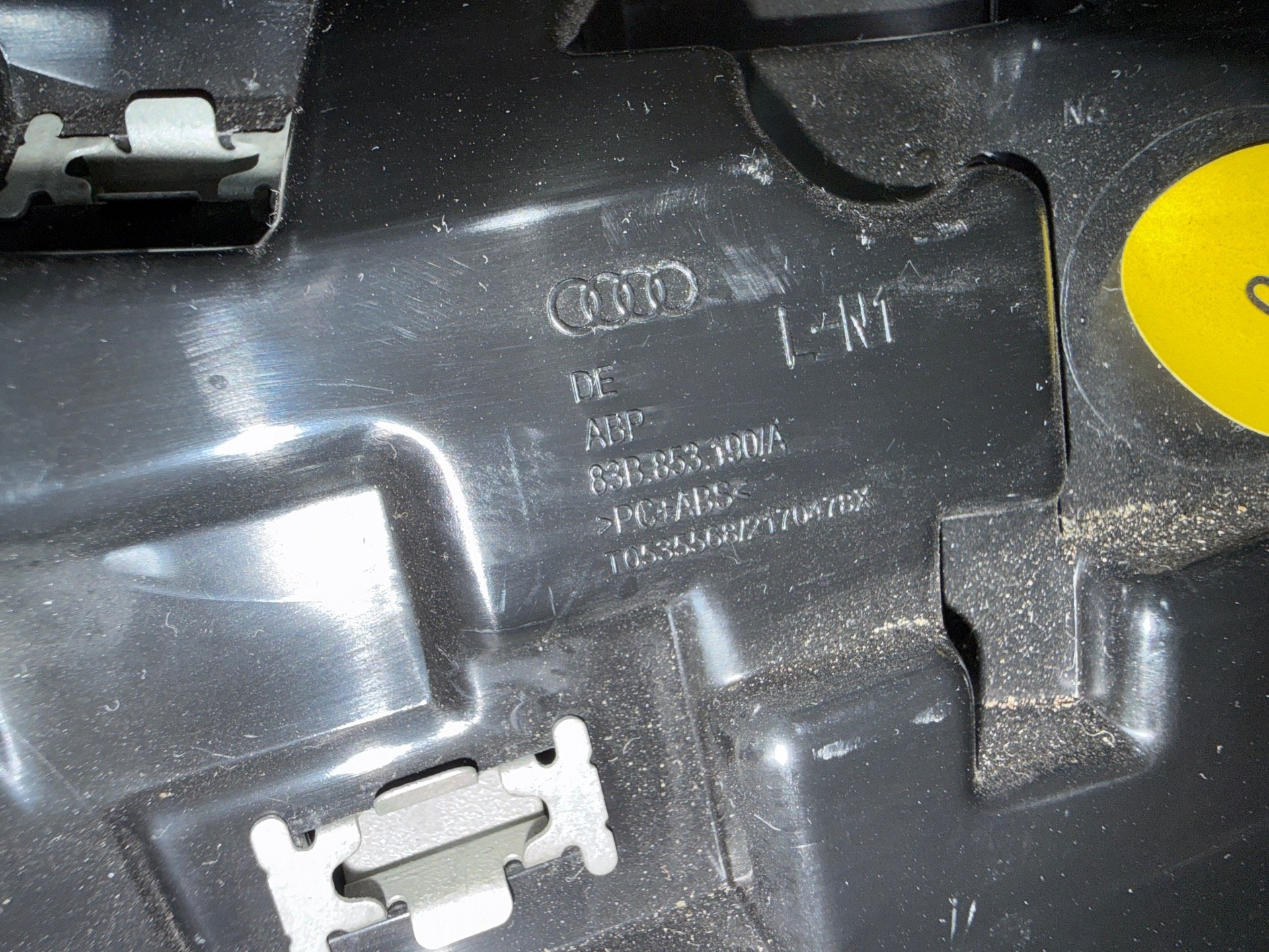 Накладка декоративная на торпедо к Audi Q3, 2020 г.